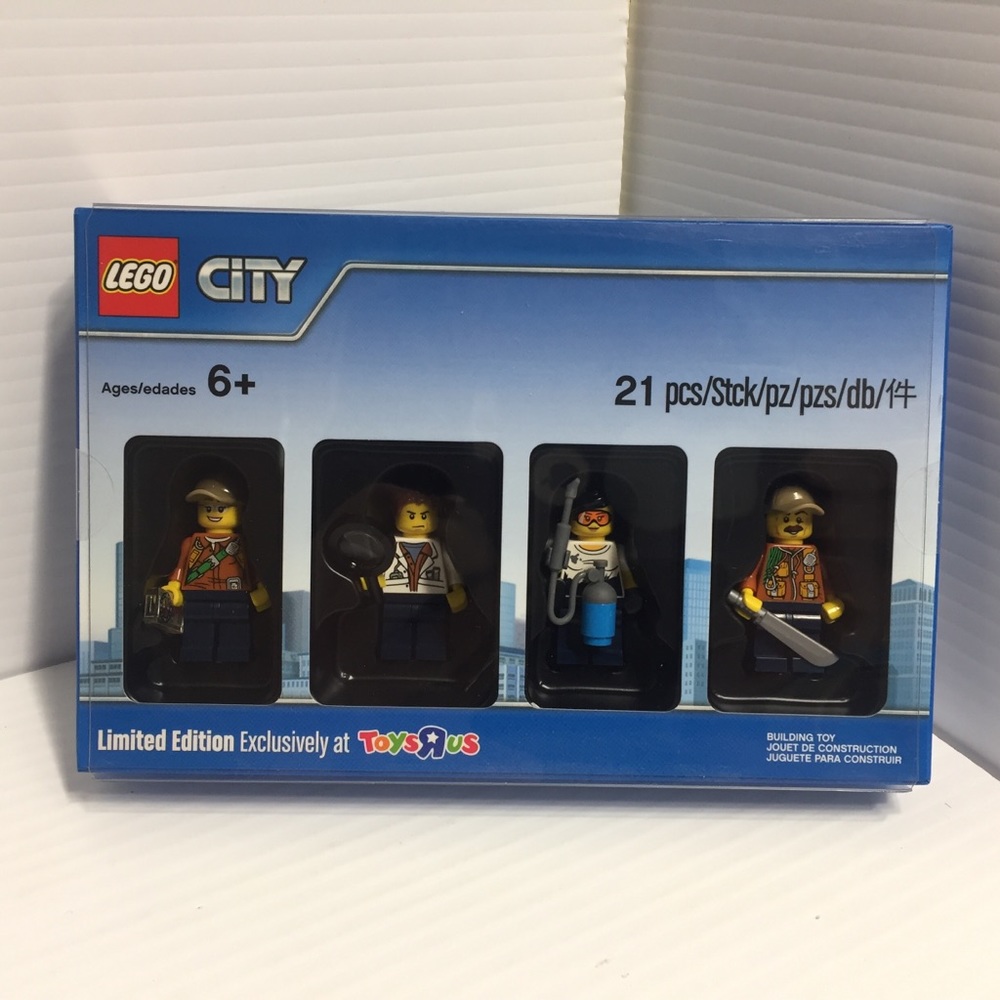 Lego 2017 Minifigures Bricktober Toys R Us Exclusi